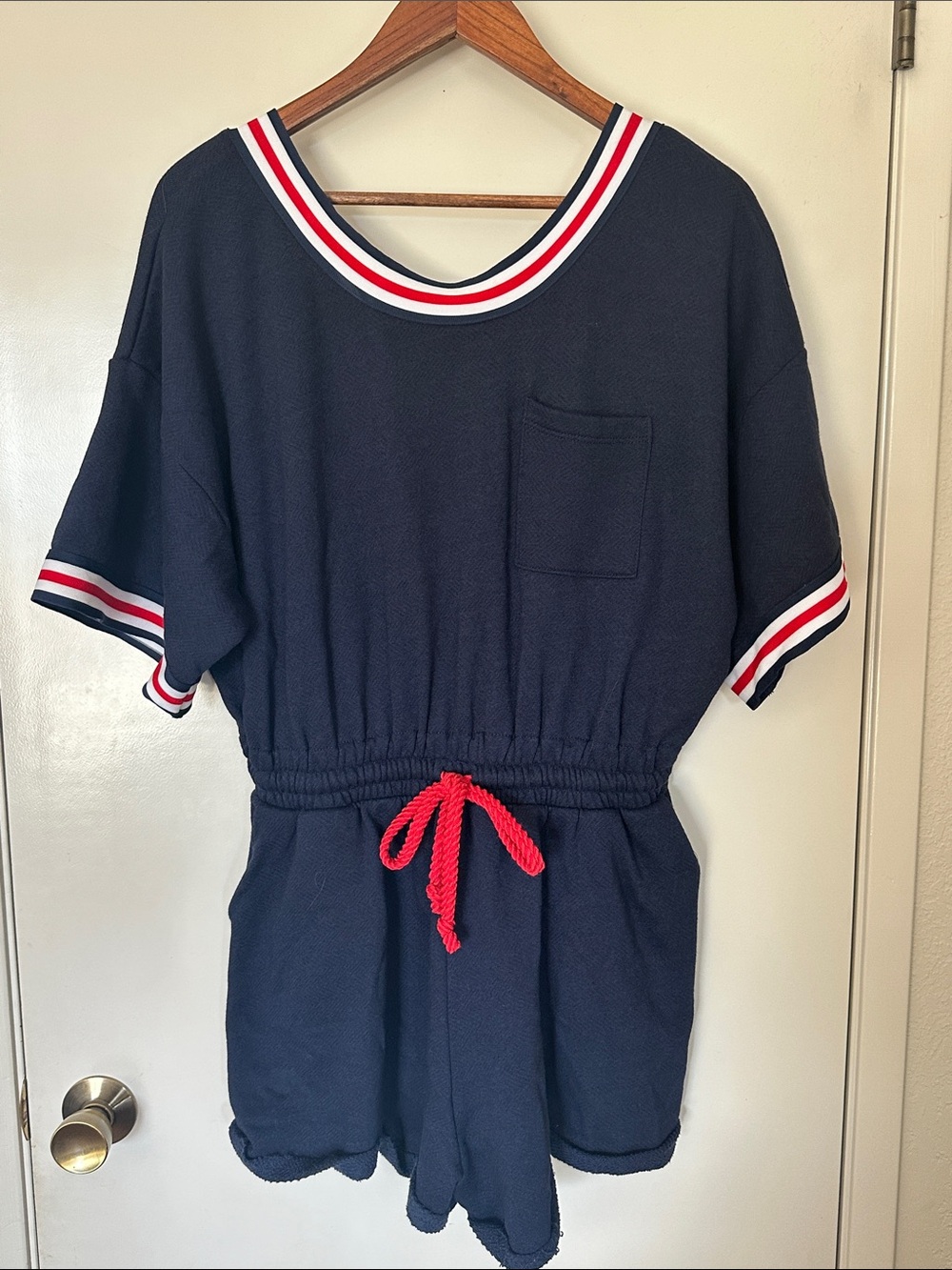 NWT - Shorts romper (LARGE)